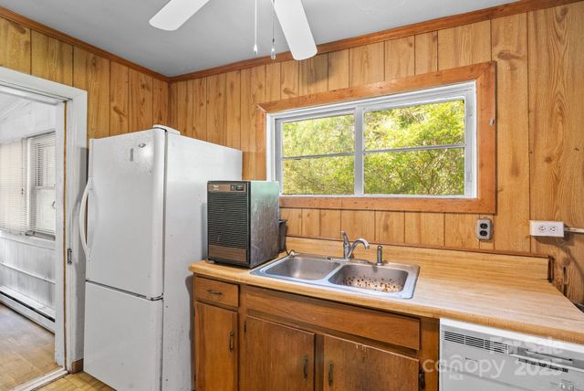 2270 Clear Creek Road, Marion, NC 28752