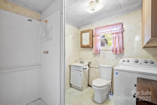 2270 Clear Creek Road, Marion, NC 28752