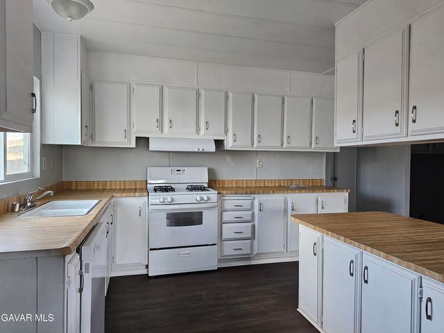 2021 Windbreak Drive 6, Rosamond, CA 93560
