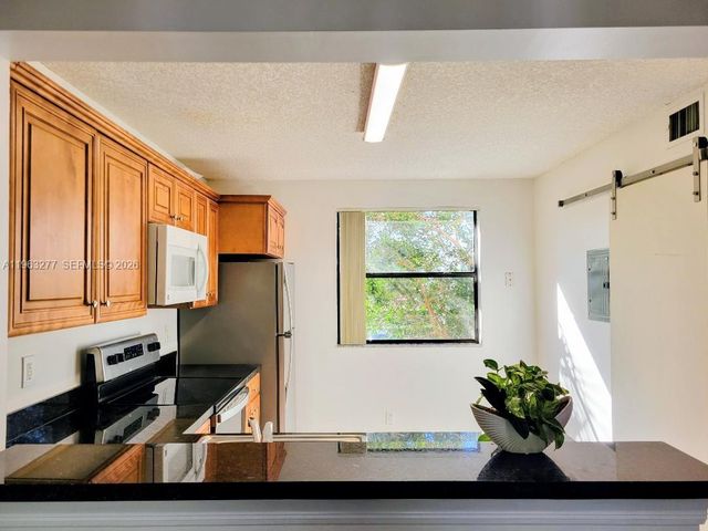 5701 Riverside Dr 201B6, Coral Springs, FL 33067