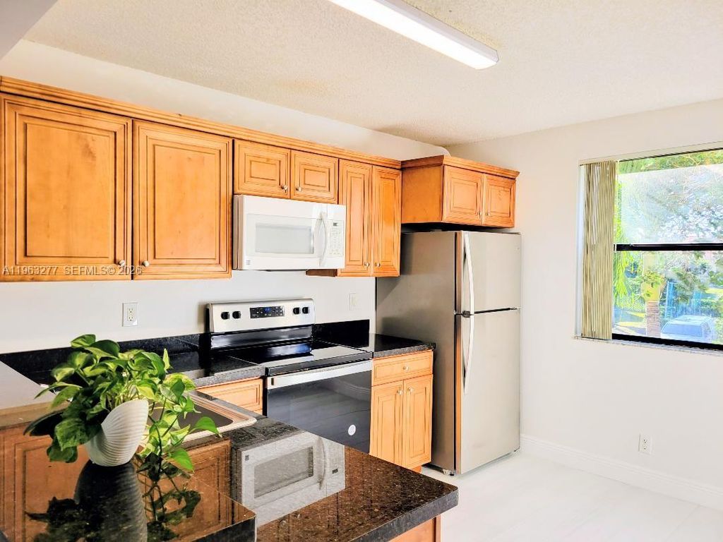 5701 Riverside Dr 201B6, Coral Springs, FL 33067