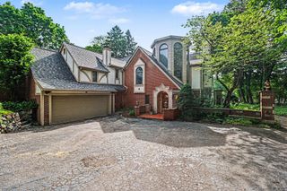 460 E Long Lake Road, Bloomfield Hills City, MI 48304