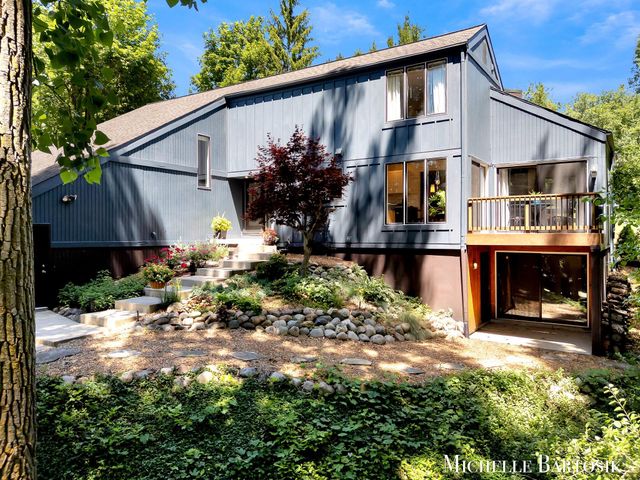 3301 Midland Drive SE, Grand Rapids, MI 49546