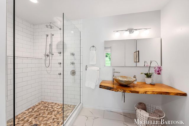 3301 Midland Drive SE, Grand Rapids, MI 49546