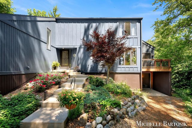 3301 Midland Drive SE, Grand Rapids, MI 49546
