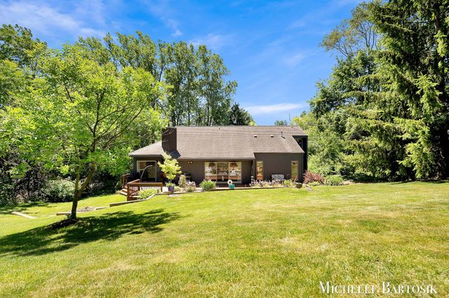 3301 Midland Drive SE, Grand Rapids, MI 49546