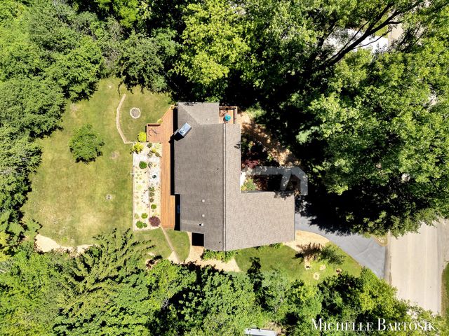 3301 Midland Drive SE, Grand Rapids, MI 49546