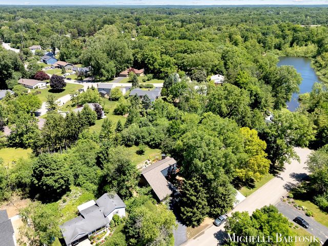 3301 Midland Drive SE, Grand Rapids, MI 49546