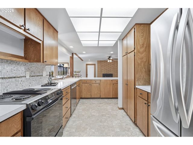 3702 Se MEIER Ct, Hillsboro, OR 97123