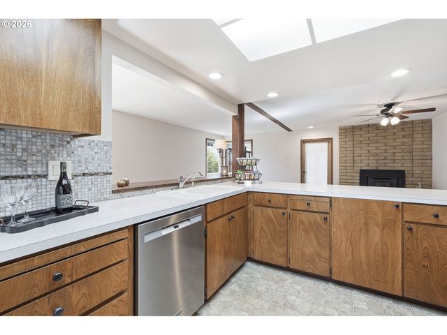 3702 Se MEIER Ct, Hillsboro, OR 97123