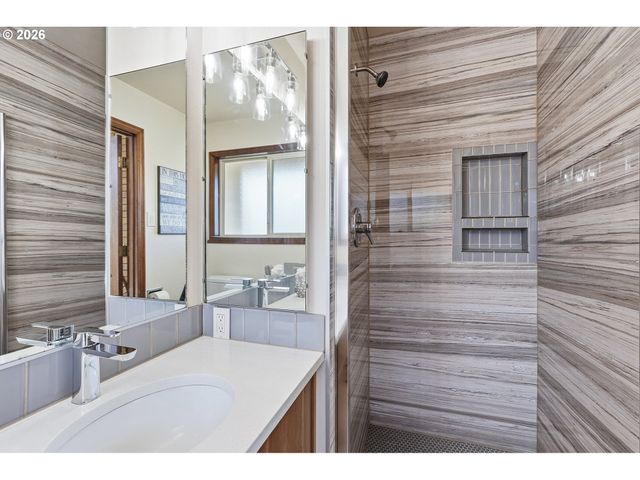 3702 Se MEIER Ct, Hillsboro, OR 97123
