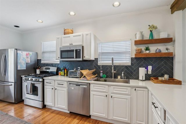 2934 6TH AVENUE N, St Petersburg, FL 33713