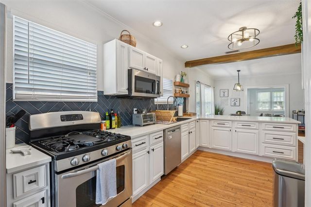 2934 6TH AVENUE N, St Petersburg, FL 33713