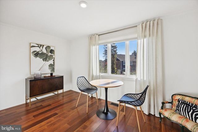 15 W CLOSE, Moorestown, NJ 08057