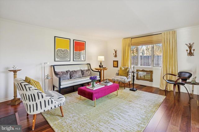 15 W CLOSE, Moorestown, NJ 08057