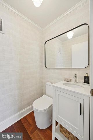 15 W CLOSE, Moorestown, NJ 08057