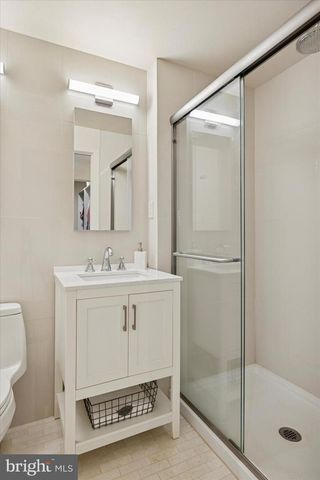 15 W CLOSE, Moorestown, NJ 08057