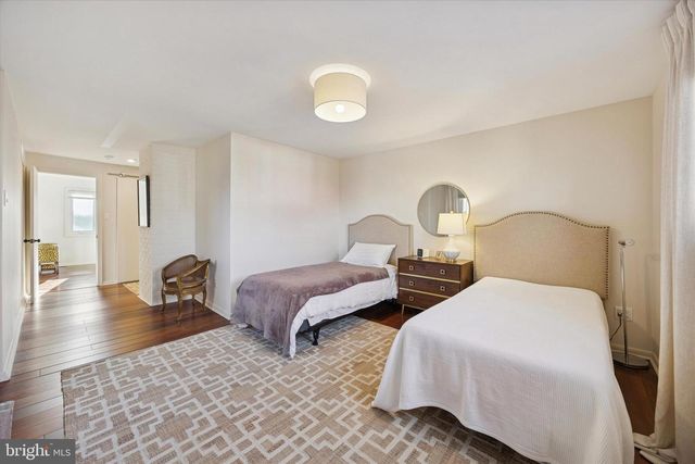 15 W CLOSE, Moorestown, NJ 08057