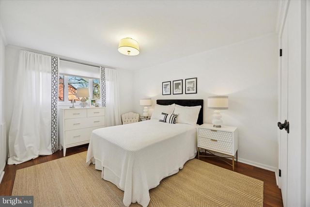 15 W CLOSE, Moorestown, NJ 08057