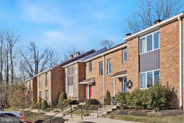 15 W CLOSE, Moorestown, NJ 08057