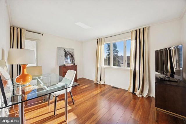 15 W CLOSE, Moorestown, NJ 08057