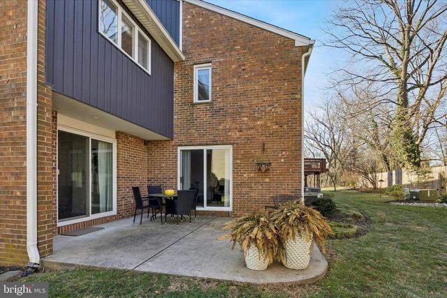 15 W CLOSE, Moorestown, NJ 08057