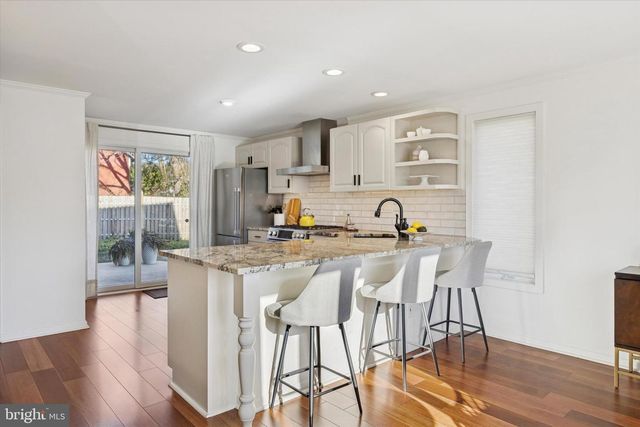 15 W CLOSE, Moorestown, NJ 08057