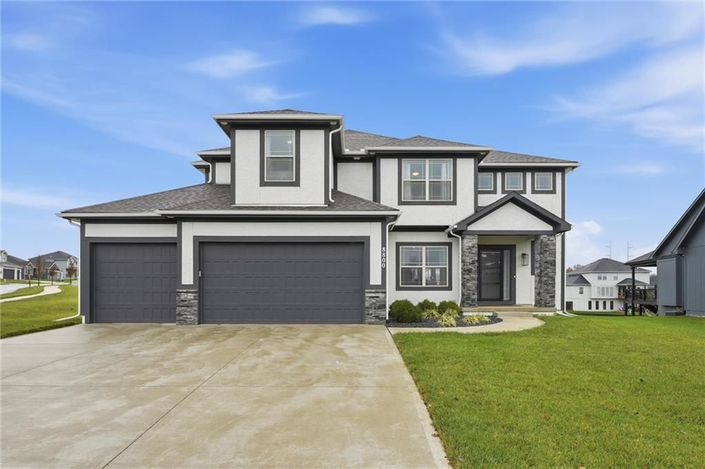 8800 N LISTER Court, Kansas City, MO 64156