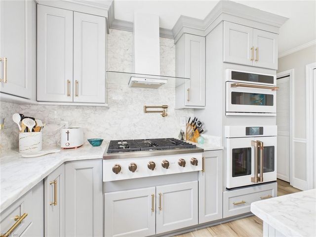 6 Canal DR, Poquoson, VA 23662