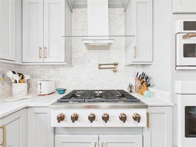 6 Canal DR, Poquoson, VA 23662