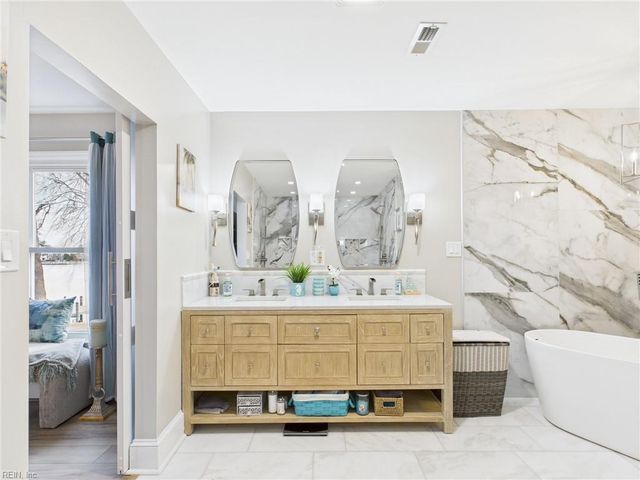 6 Canal DR, Poquoson, VA 23662