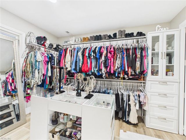 6 Canal DR, Poquoson, VA 23662