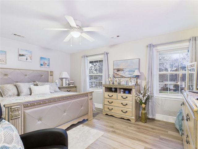 6 Canal DR, Poquoson, VA 23662