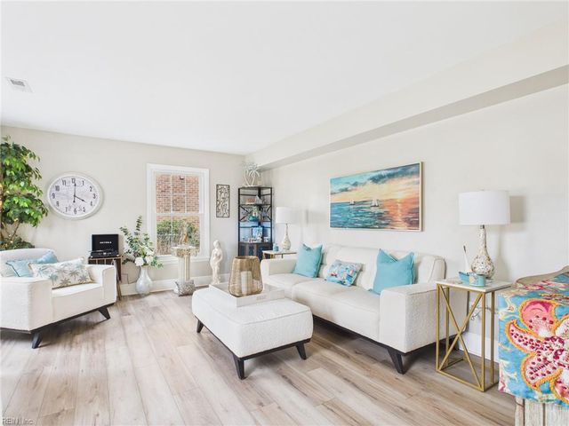 6 Canal DR, Poquoson, VA 23662