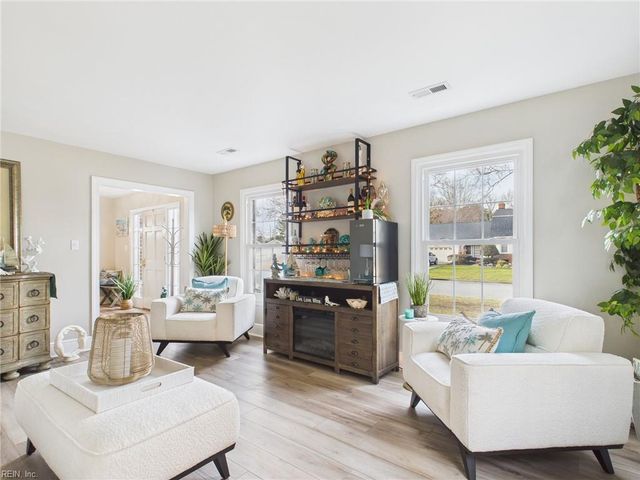 6 Canal DR, Poquoson, VA 23662