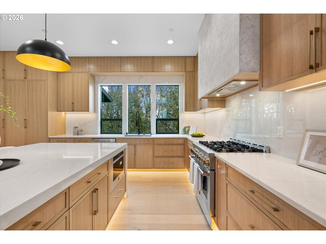 590 W U St, Washougal, WA 98671