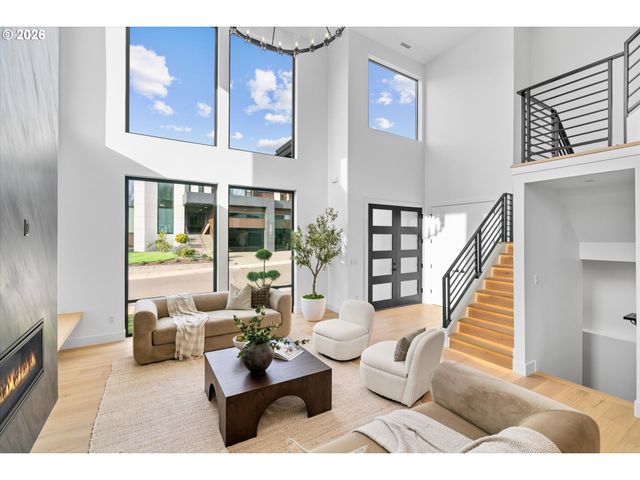 590 W U St, Washougal, WA 98671