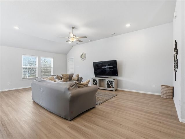 1207 Putnam Street, Mansfield, TX 76063