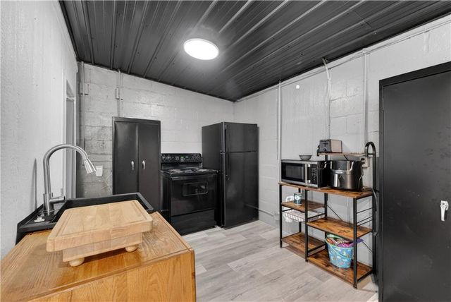 405 N Virginia Avenue, Adrian, MO 64720