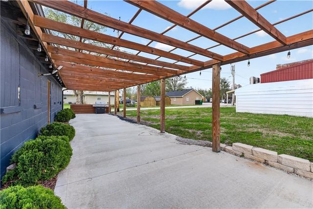 405 N Virginia Avenue, Adrian, MO 64720