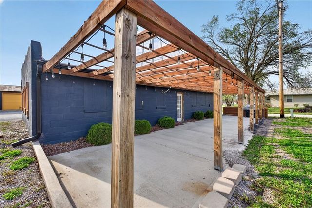 405 N Virginia Avenue, Adrian, MO 64720