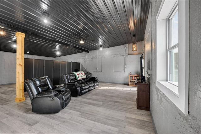405 N Virginia Avenue, Adrian, MO 64720
