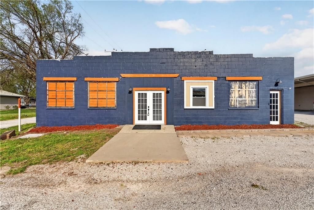 405 N Virginia Avenue, Adrian, MO 64720