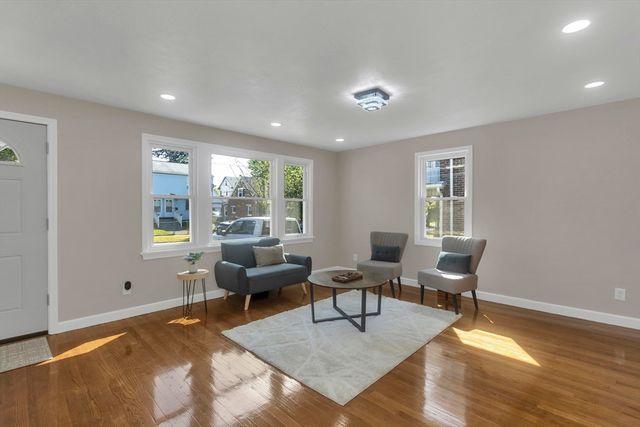 46 Knollwood St, Springfield, MA 01104