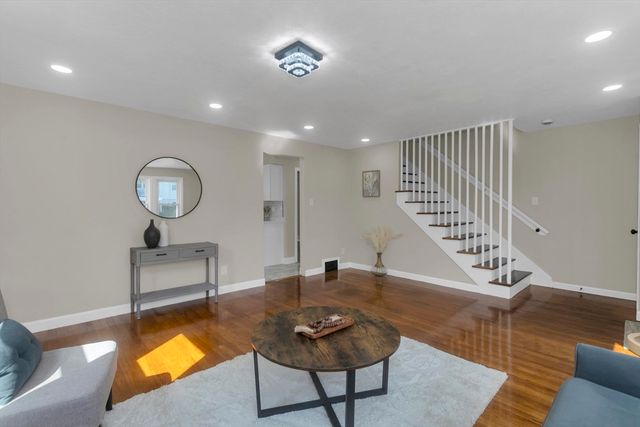 46 Knollwood St, Springfield, MA 01104