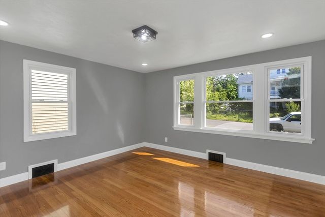 46 Knollwood St, Springfield, MA 01104