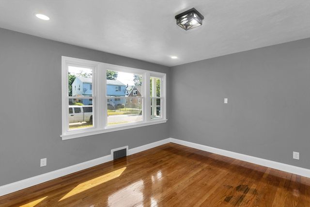 46 Knollwood St, Springfield, MA 01104