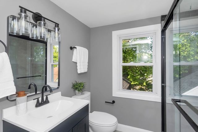 46 Knollwood St, Springfield, MA 01104