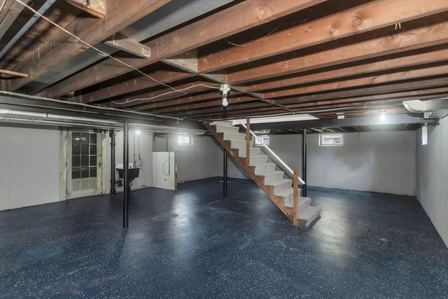 46 Knollwood St, Springfield, MA 01104