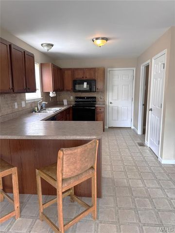 734 Warrior Pass, Warrenton, MO 63383